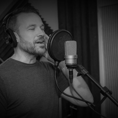 studio-eric-singing